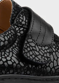 Halbschuhe aus Leder mit Glanzdetails