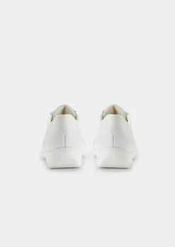 Halbschuhe mit dekorativer Perforierung
