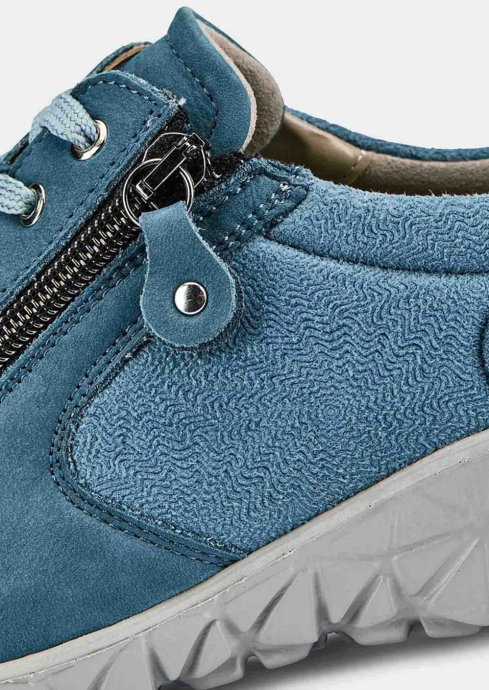 Halbschuhe mit Elastik-Einsätzen