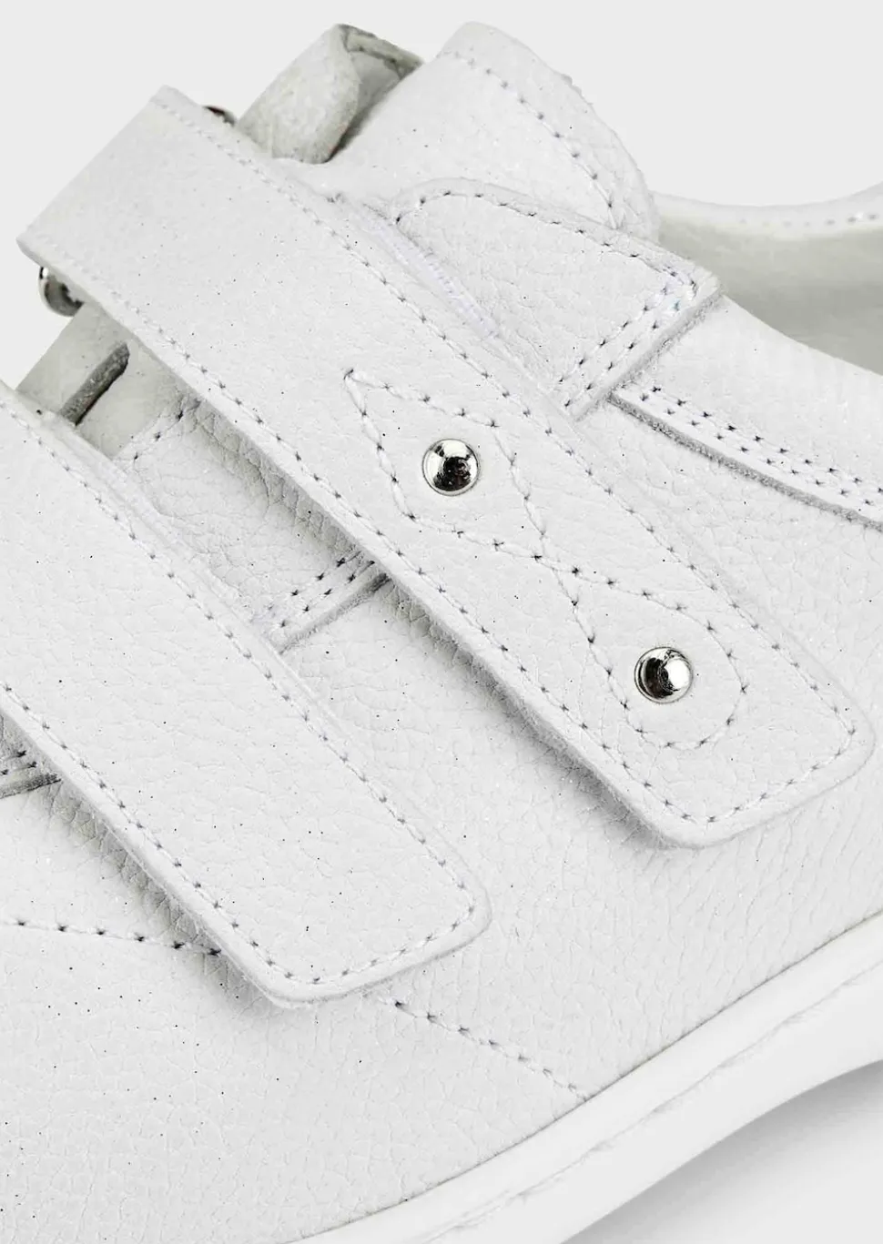 Halbschuhe mit verstellbarem Klettverschluss
