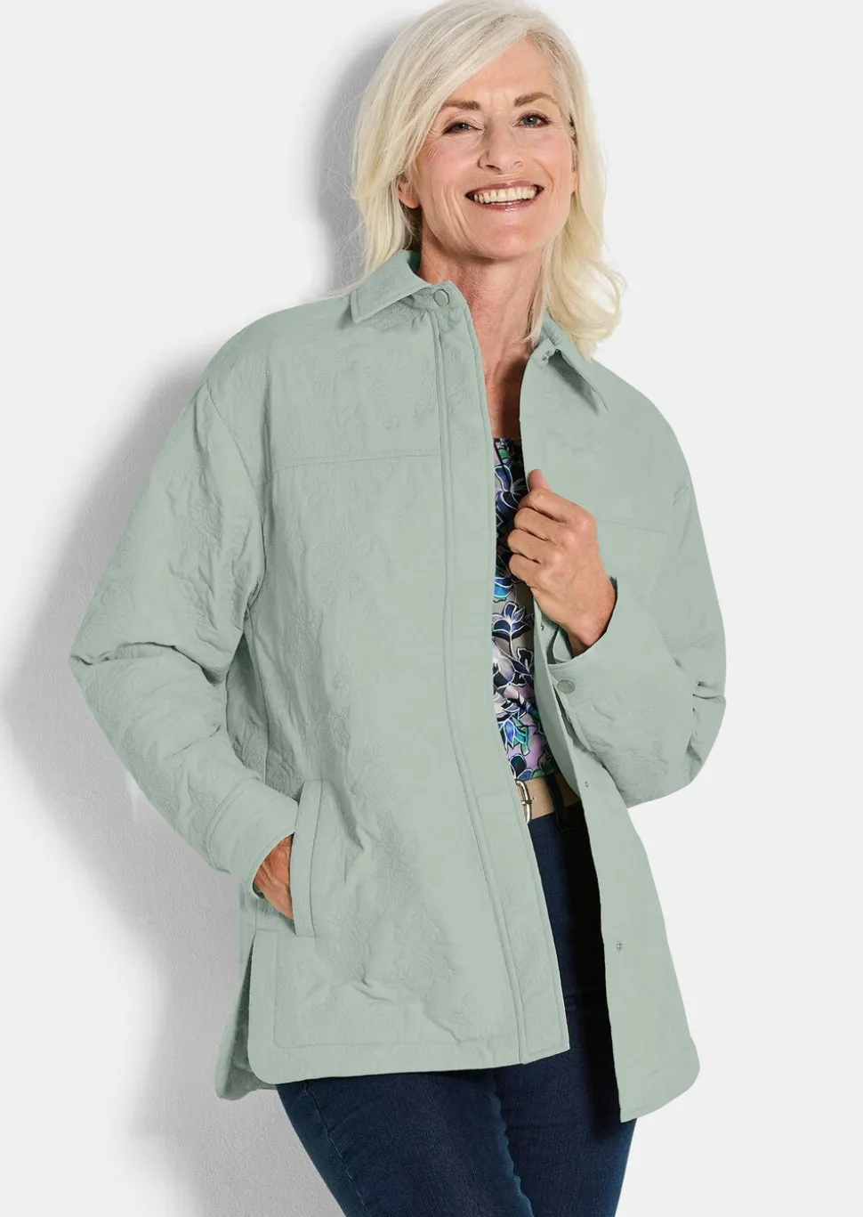 Hemdjacke mit geprägtem Blumenmuster
