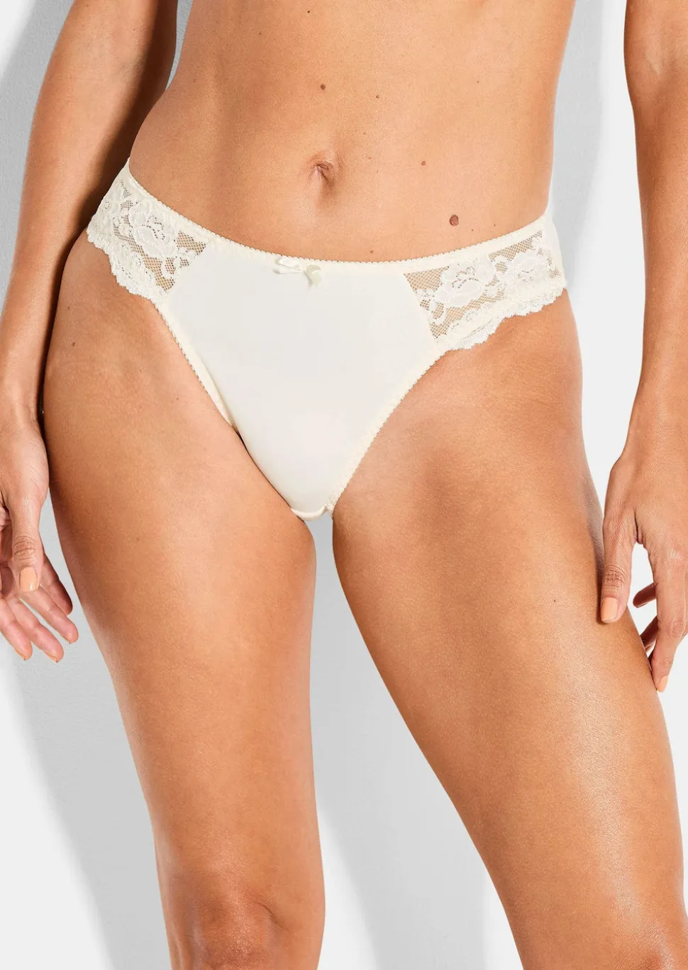 Hüftslip aus femininer Spitze