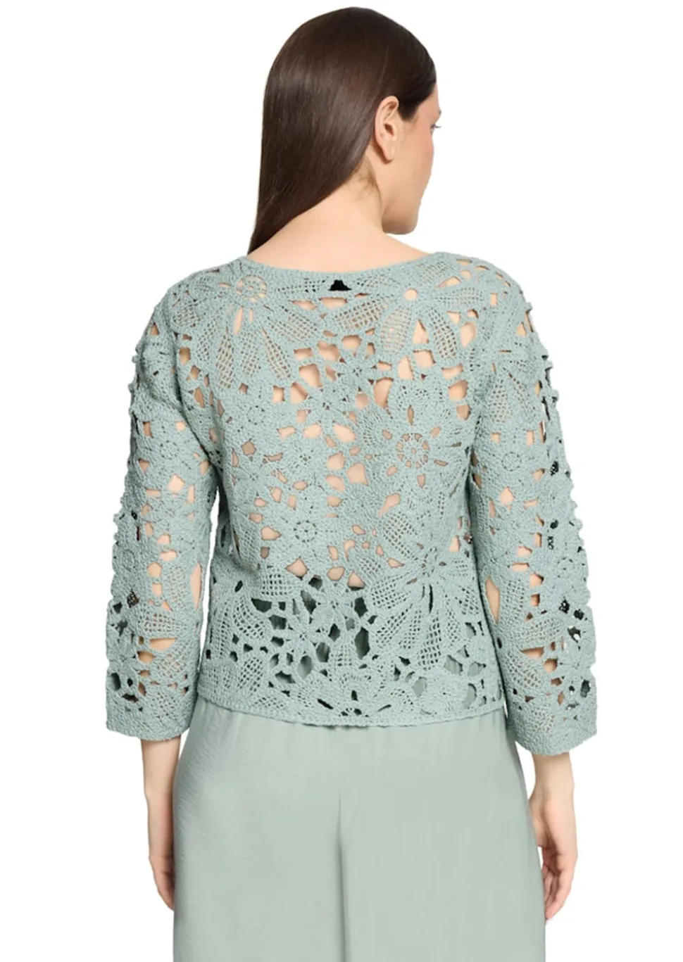 Häkelpullover mit Blütenmuster