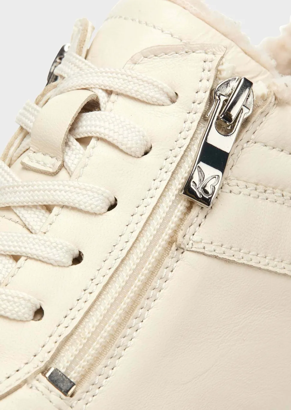 Hohe Sneaker mit Teddyfutter