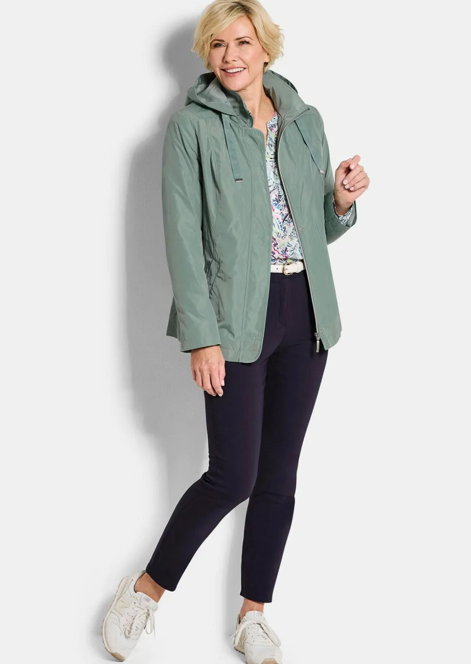 Jacke mit abnehmbarer Kapuze