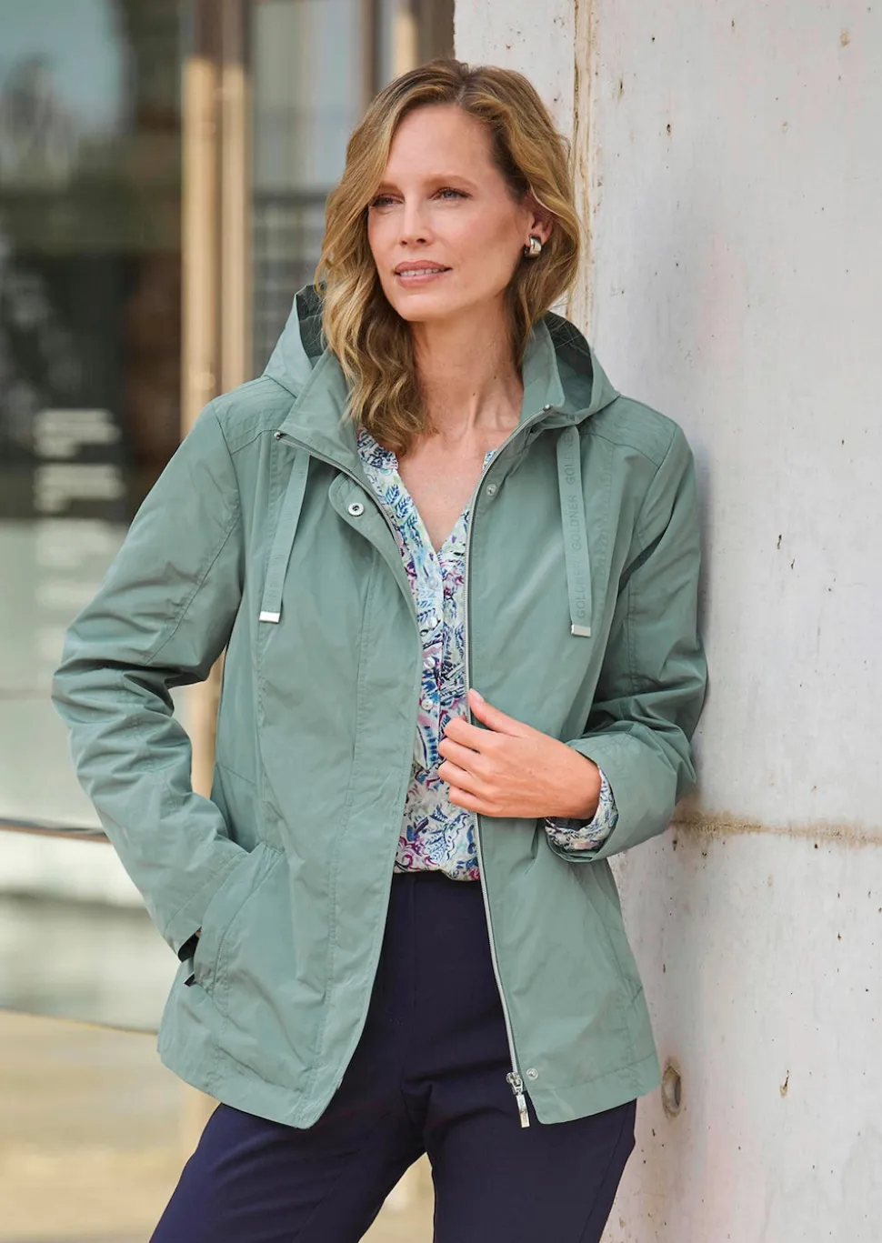 Jacke mit abnehmbarer Kapuze