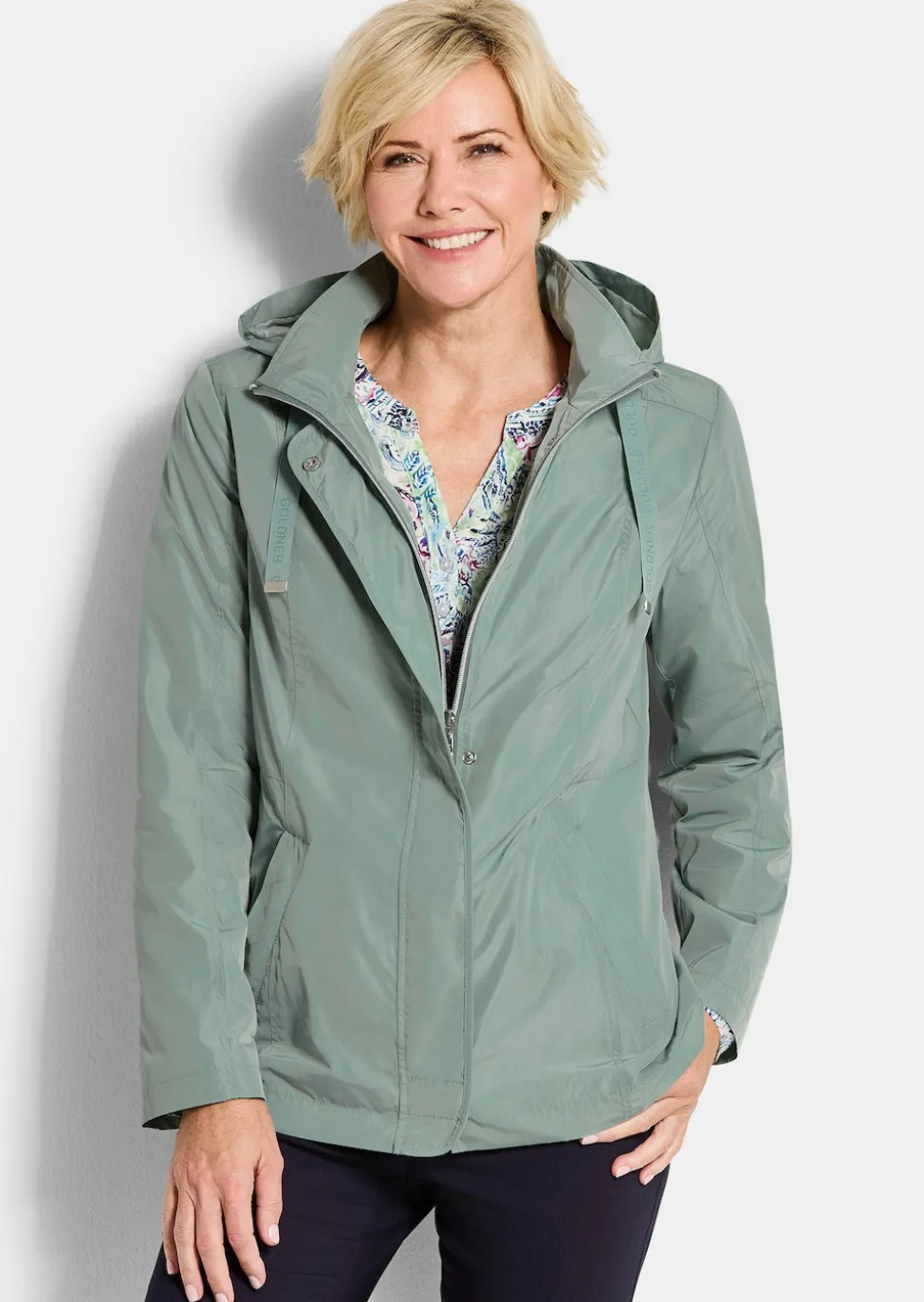 Jacke mit abnehmbarer Kapuze