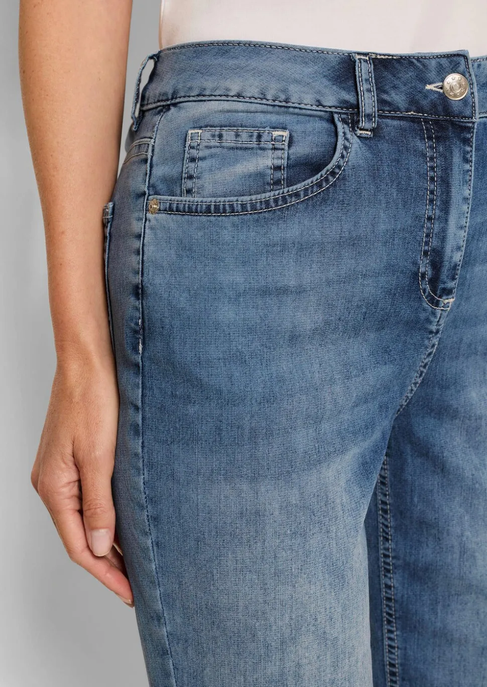 Jeanshose CARLA in geradem Schnitt