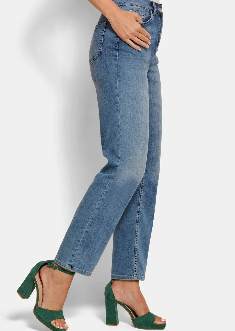 Jeanshose CARLA in geradem Schnitt