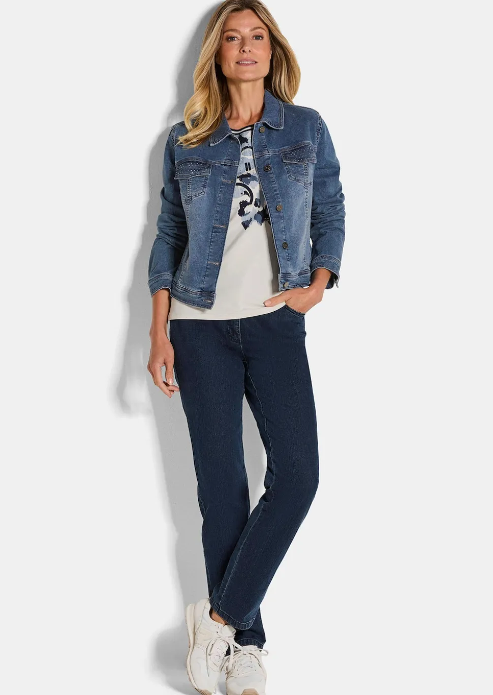 Jeansjacke mit Ziersteinchen