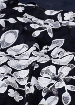 Kleid aus eleganter Spitze mit Chiffonüberwurf