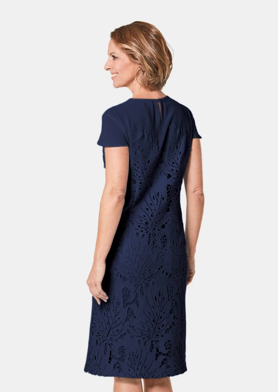 Kleid aus sommerlicher Spitze