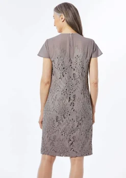 Kleid aus sommerlicher Spitze