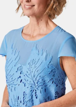 Kleid aus sommerlicher Spitze