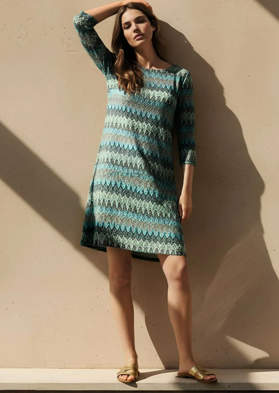 Kleid in eleganter Häkeloptik