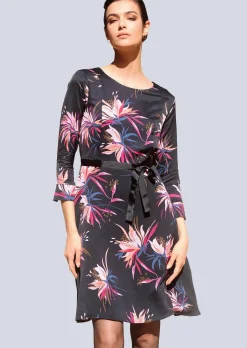 Kleid mit Bindegürtel