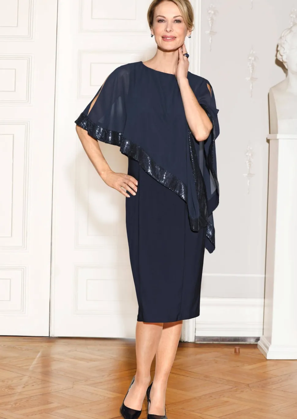 Kleid mit raffiniertem Chiffonüberwurf