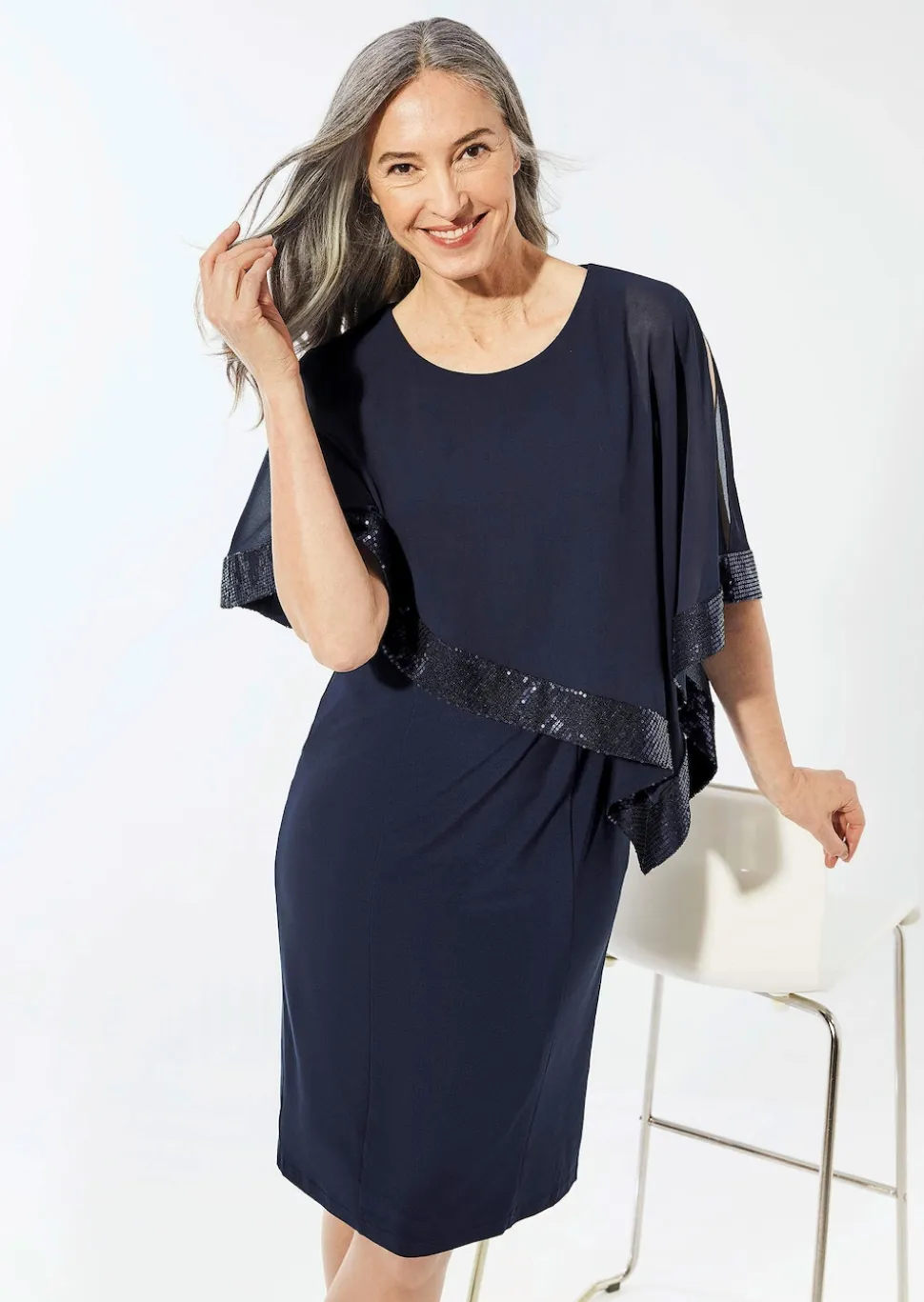 Kleid mit raffiniertem Chiffonüberwurf