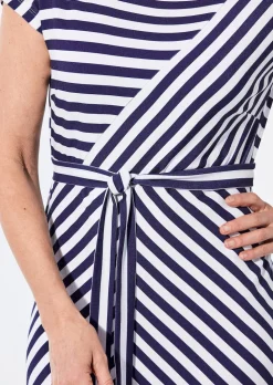 Kleid mit U-Boot-Ausschnitt