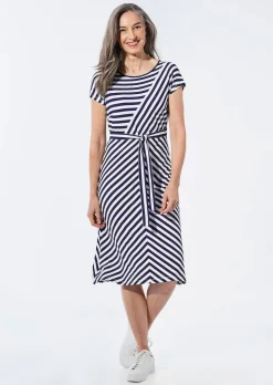 Kleid mit U-Boot-Ausschnitt