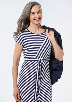 Kleid mit U-Boot-Ausschnitt