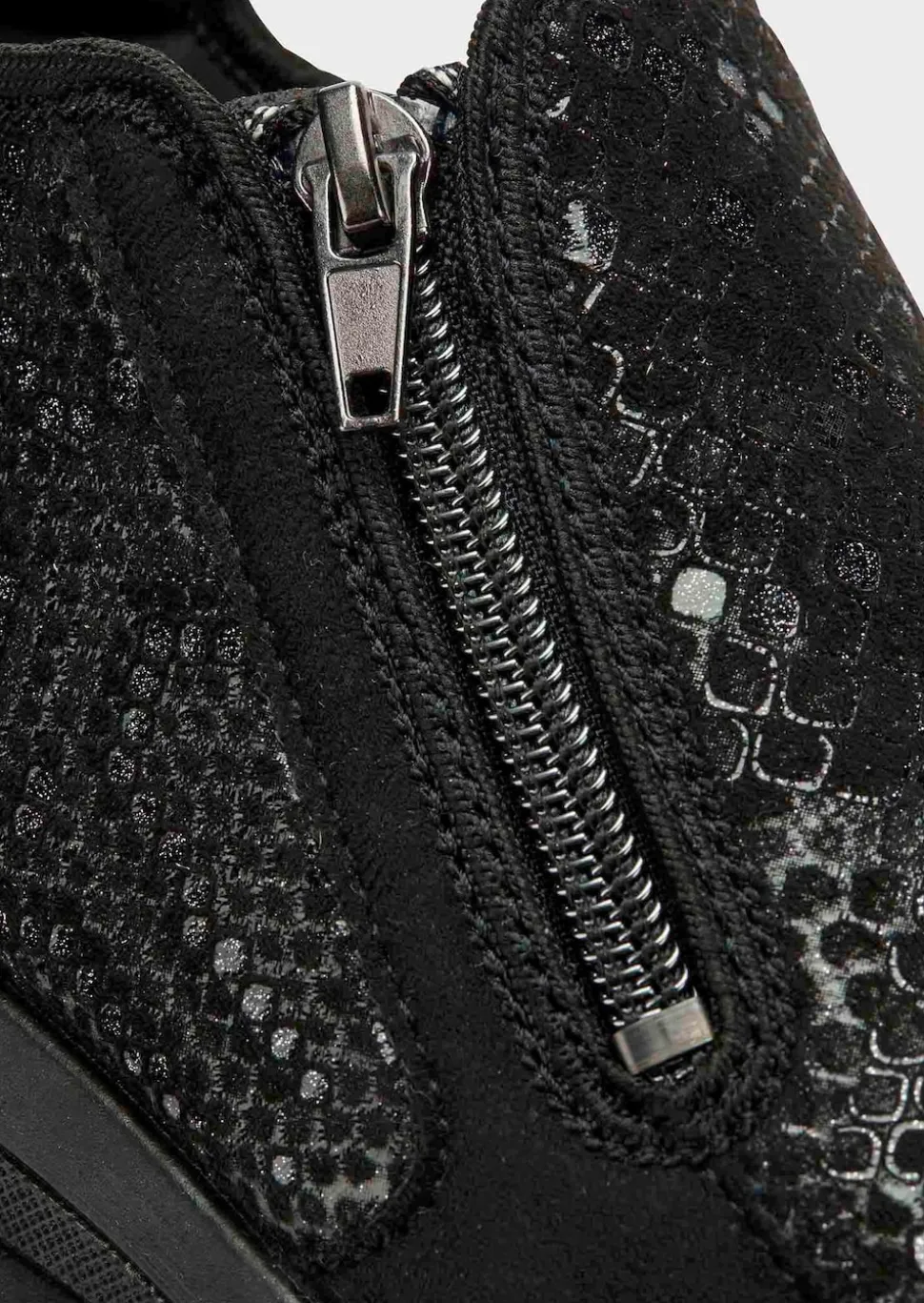 Komfortschuhe mit Reißverschluss im Reptilien-Look