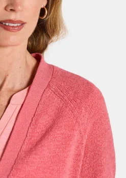 Kurze Strickjacke aus Bändchengarn