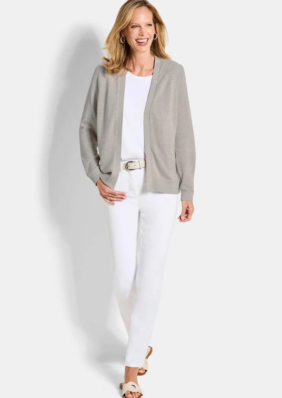 Kurze Strickjacke aus Bändchengarn