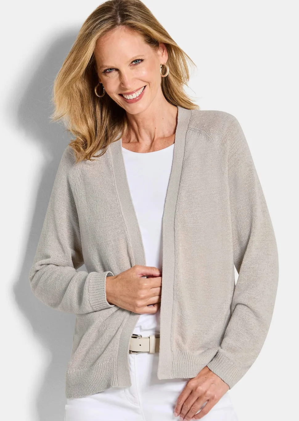 Kurze Strickjacke aus Bändchengarn