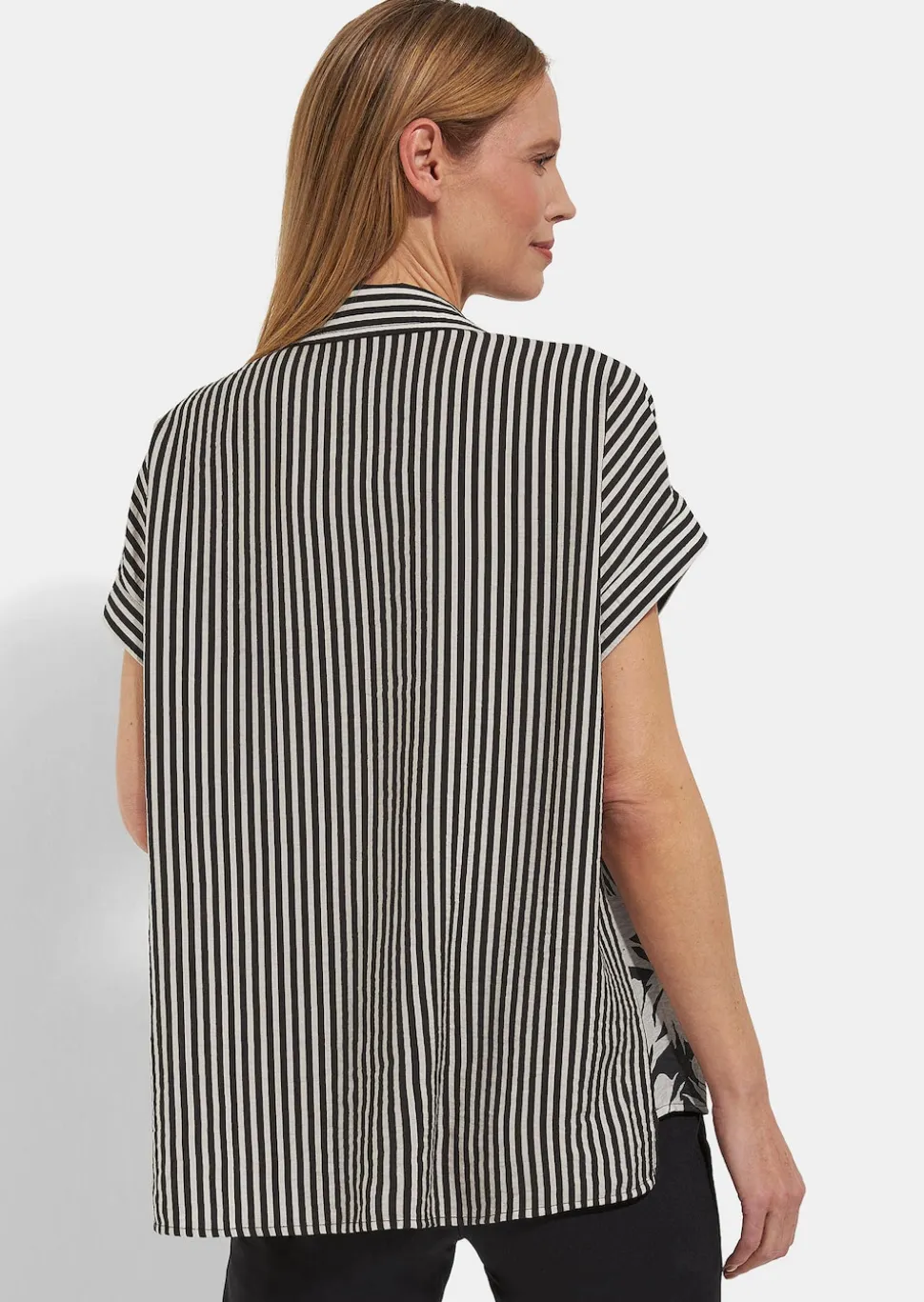 Kurzärmelige Bluse im Mustermix