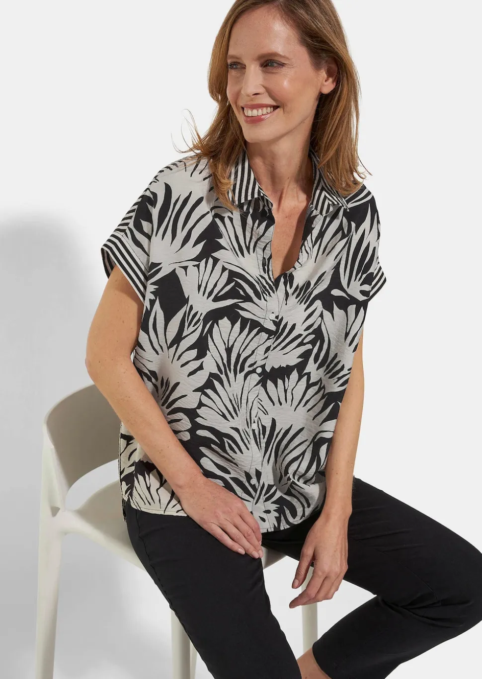 Kurzärmelige Bluse im Mustermix