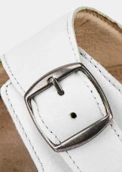 Leder-Pantoletten mit Metallschließen