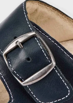 Leder-Pantoletten mit Metallschließen
