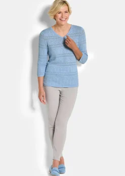 Leichter Strickpullover mit Ajourmuster