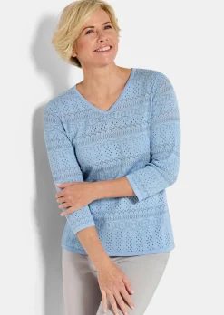 Leichter Strickpullover mit Ajourmuster