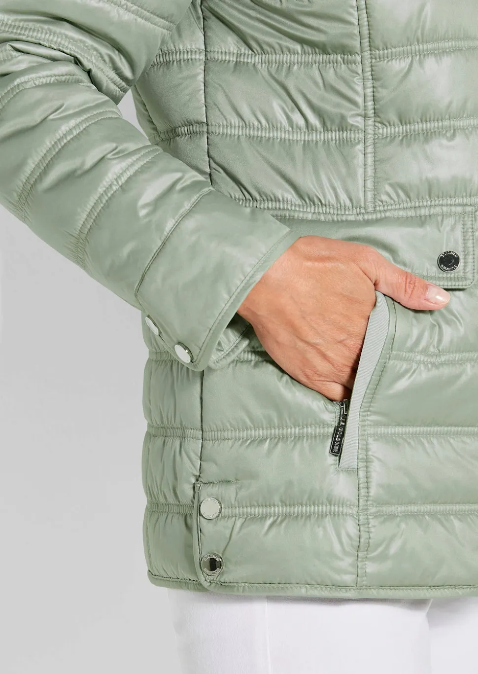 Leichte Steppjacke mit vielen Details