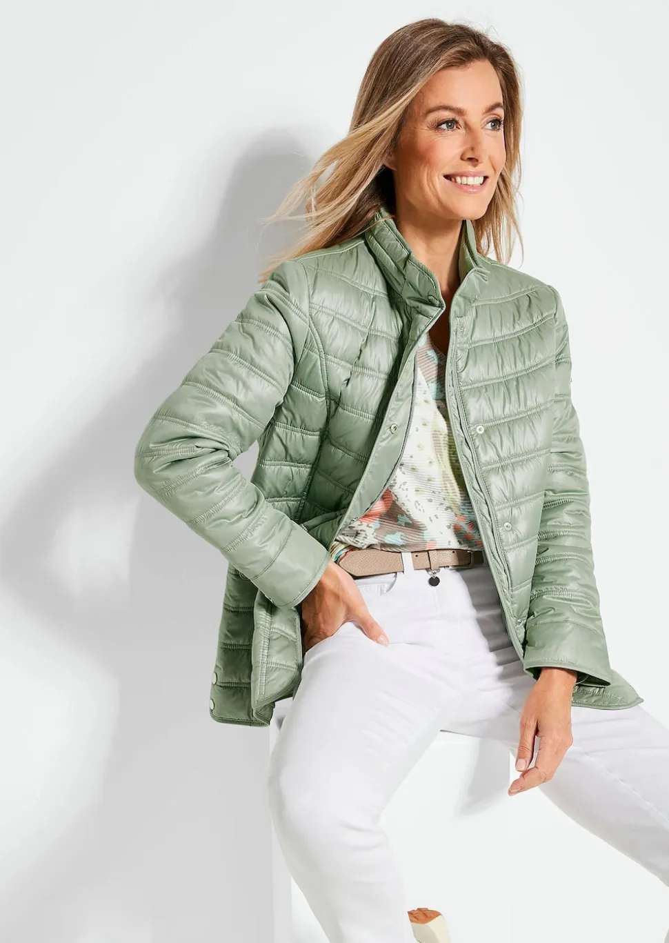 Leichte Steppjacke mit vielen Details