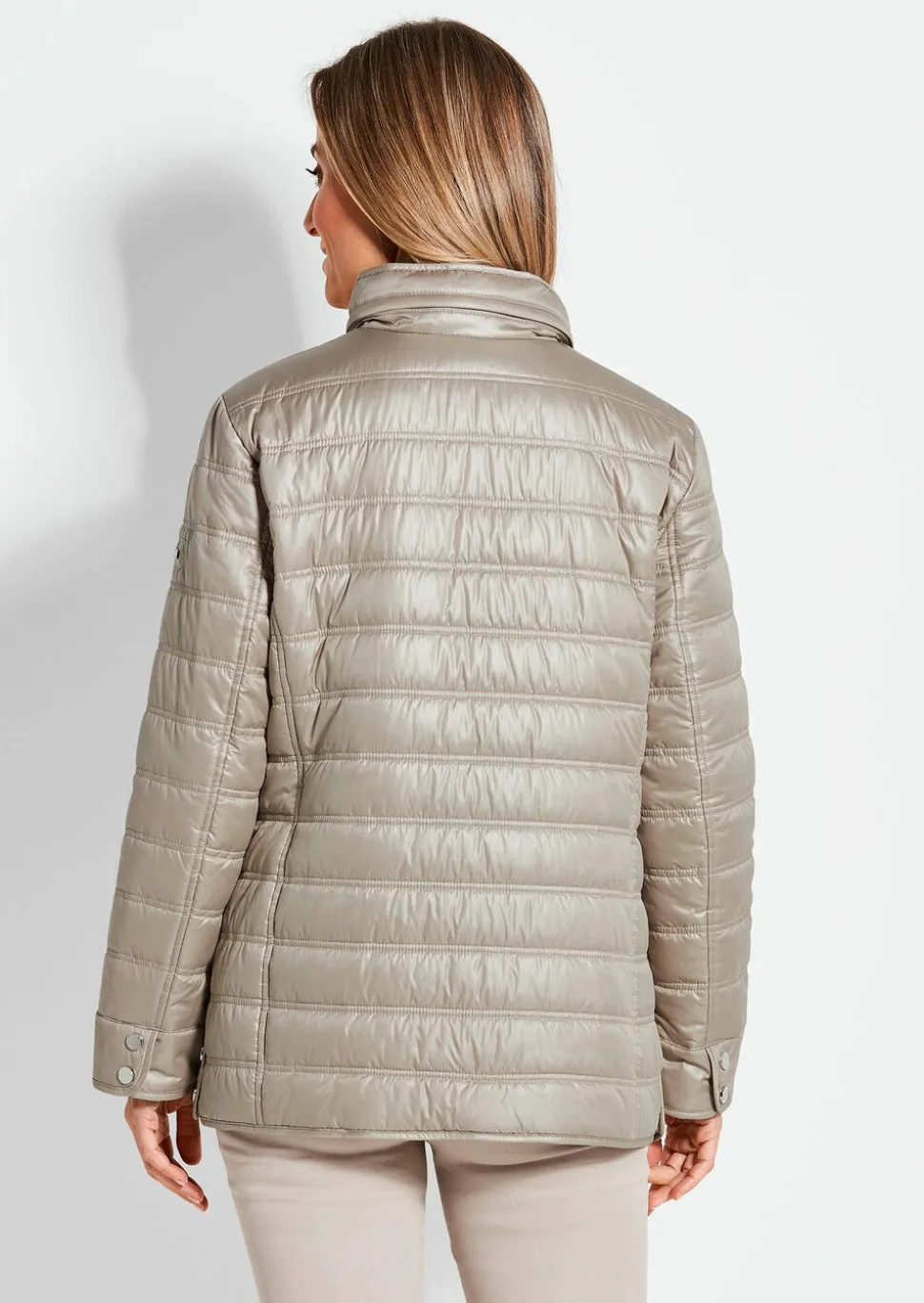 Leichte Steppjacke mit vielen Details