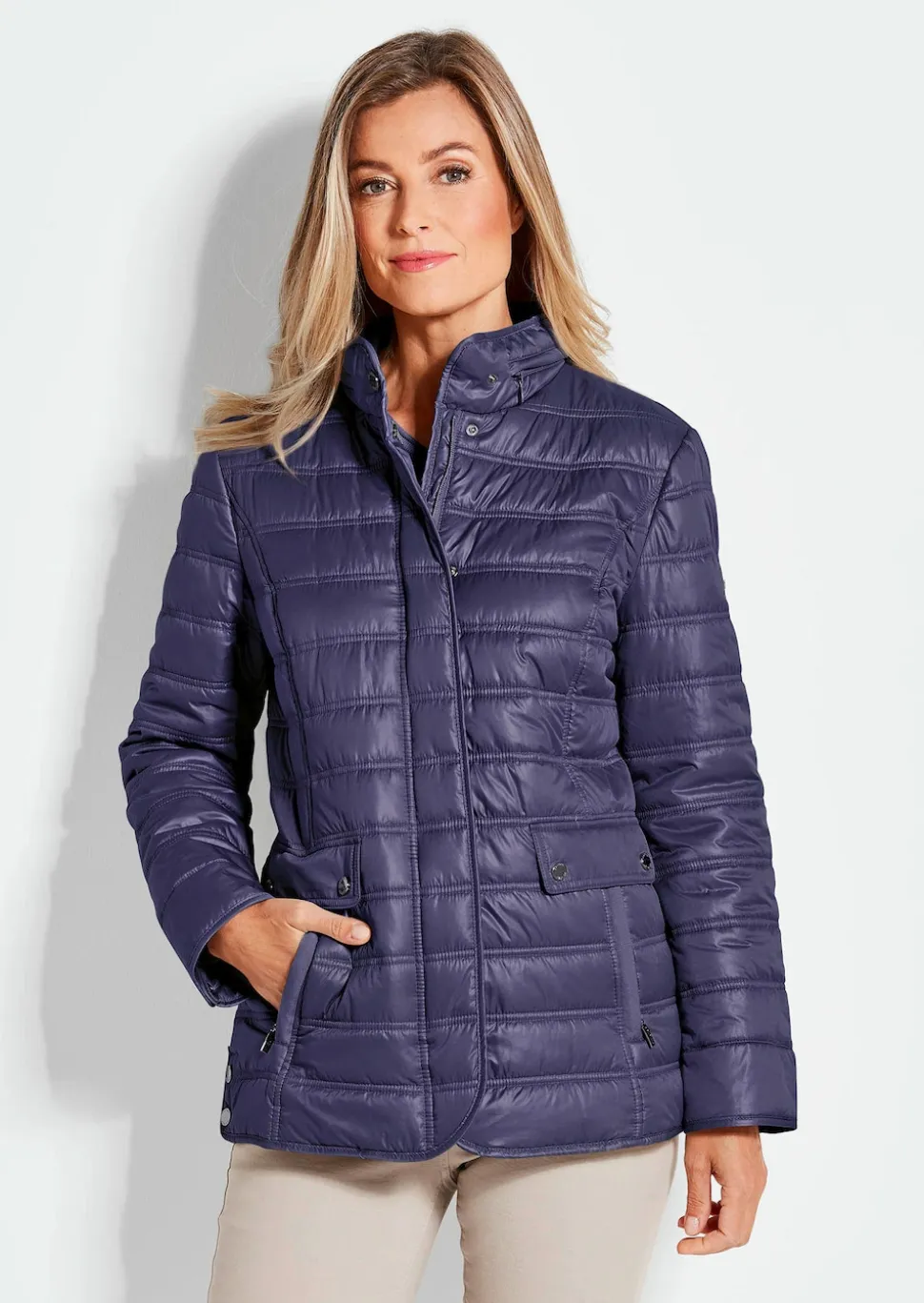 Leichte Steppjacke mit vielen Details
