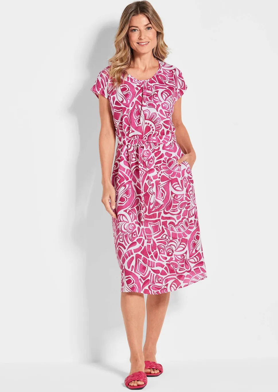 Leinenkleid mit Alloverdruck & Bindegürtel