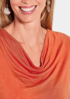 Luftiges Top mit Wasserfallausschnitt