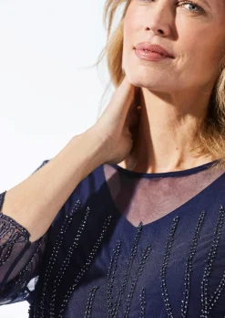 Mit Perlen besetztes Kleid