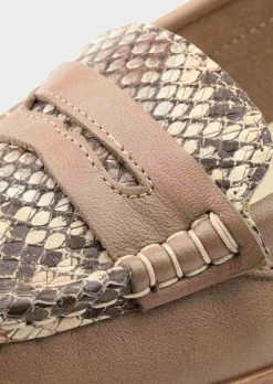 Mokassins aus Leder in Reptilien-Optik