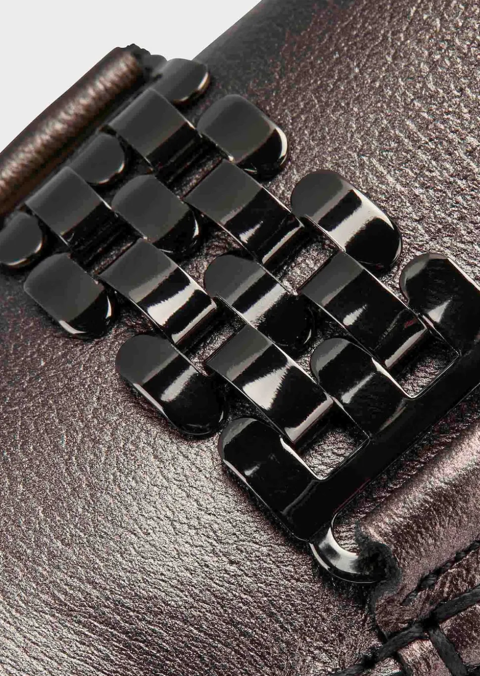 Mokassins im Metallic-Look