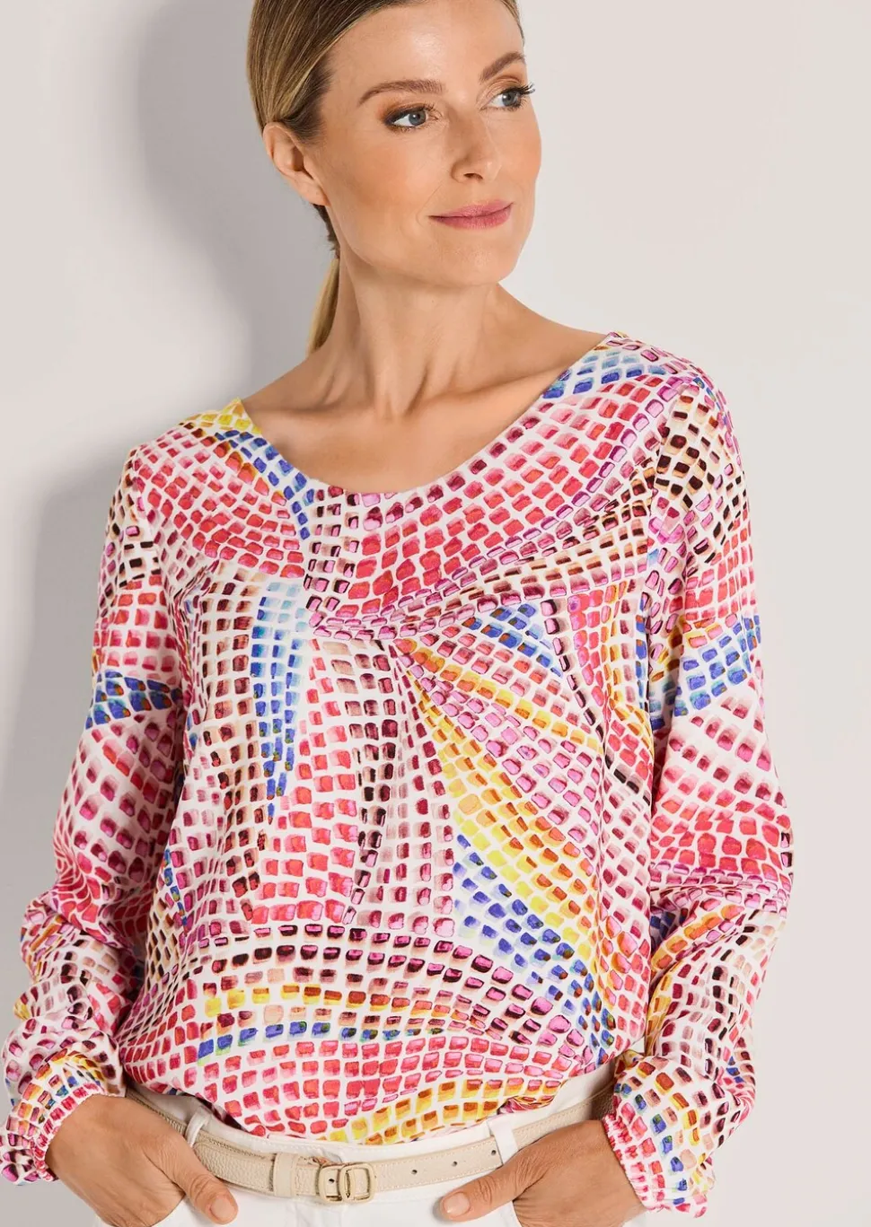 Multicolor-Bluse mit Tupfen