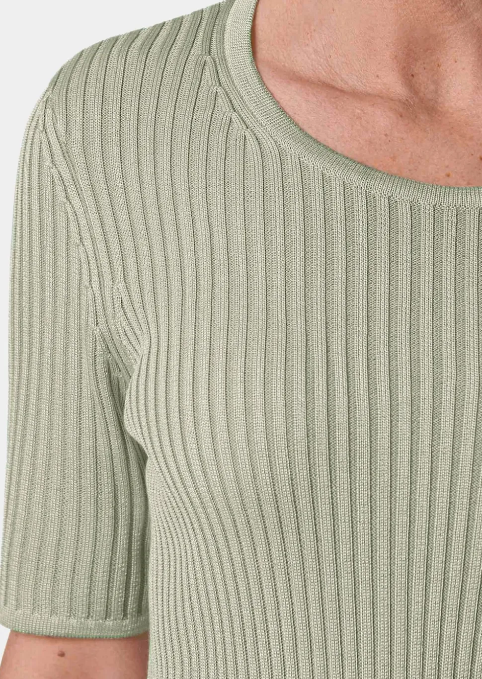 Pflegeleichter Pullover in hochwertiger Rippenstruktur