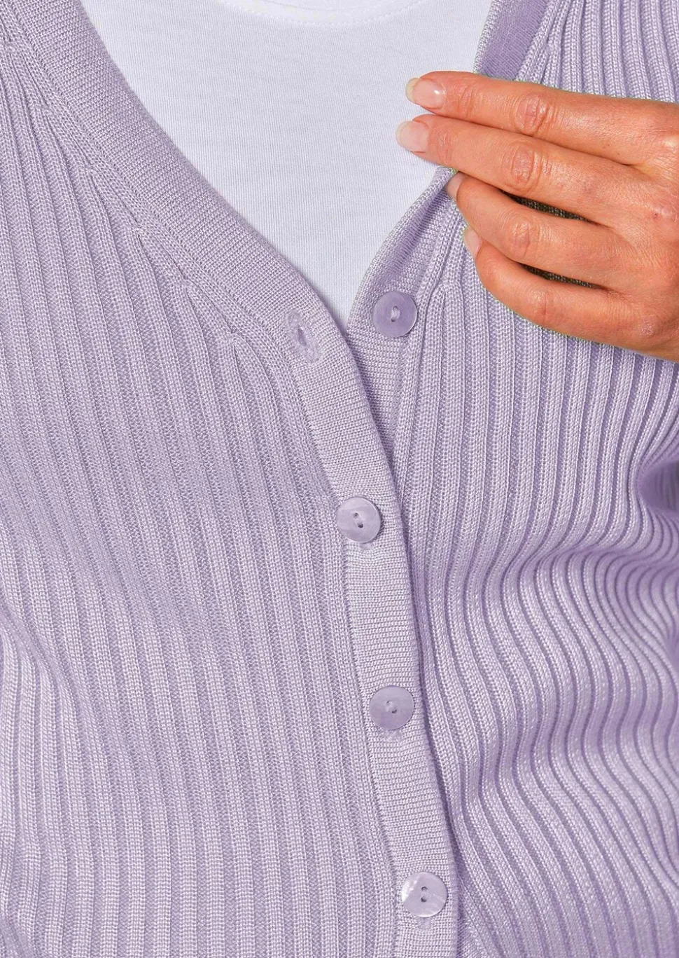 Pflegeleichte Strickjacke in hochwertiger Rippenstruktur