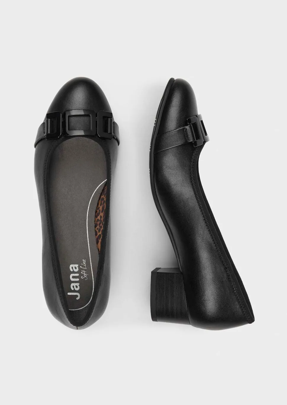 Pumps mit Zierschnalle
