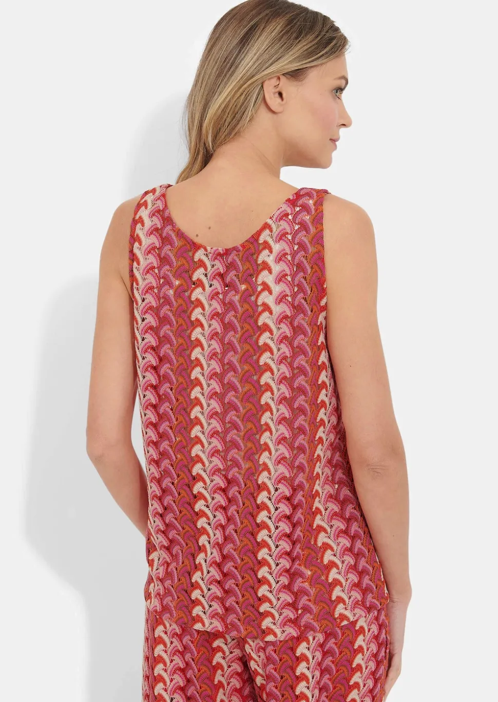 Ärmelloses Stricktop aus Häkelspitze