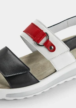Sandale mit modischer Applikation